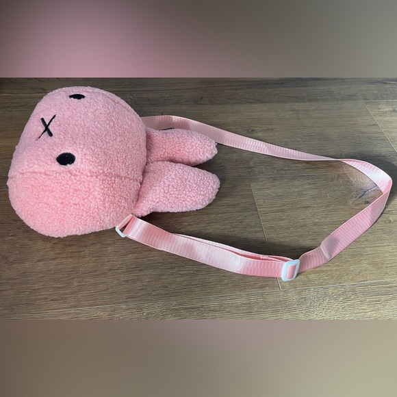 MIFFY-Brand New (NWOT) Fleece Crossbody Handbag-Your Choice White or Pink - Picture 6 of 16